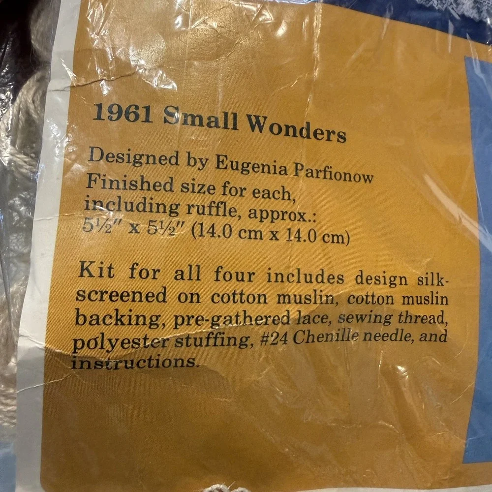 Vintage 1987 Creative Circle #1961 Small Wonders 4 Floral Sachets to Embroider